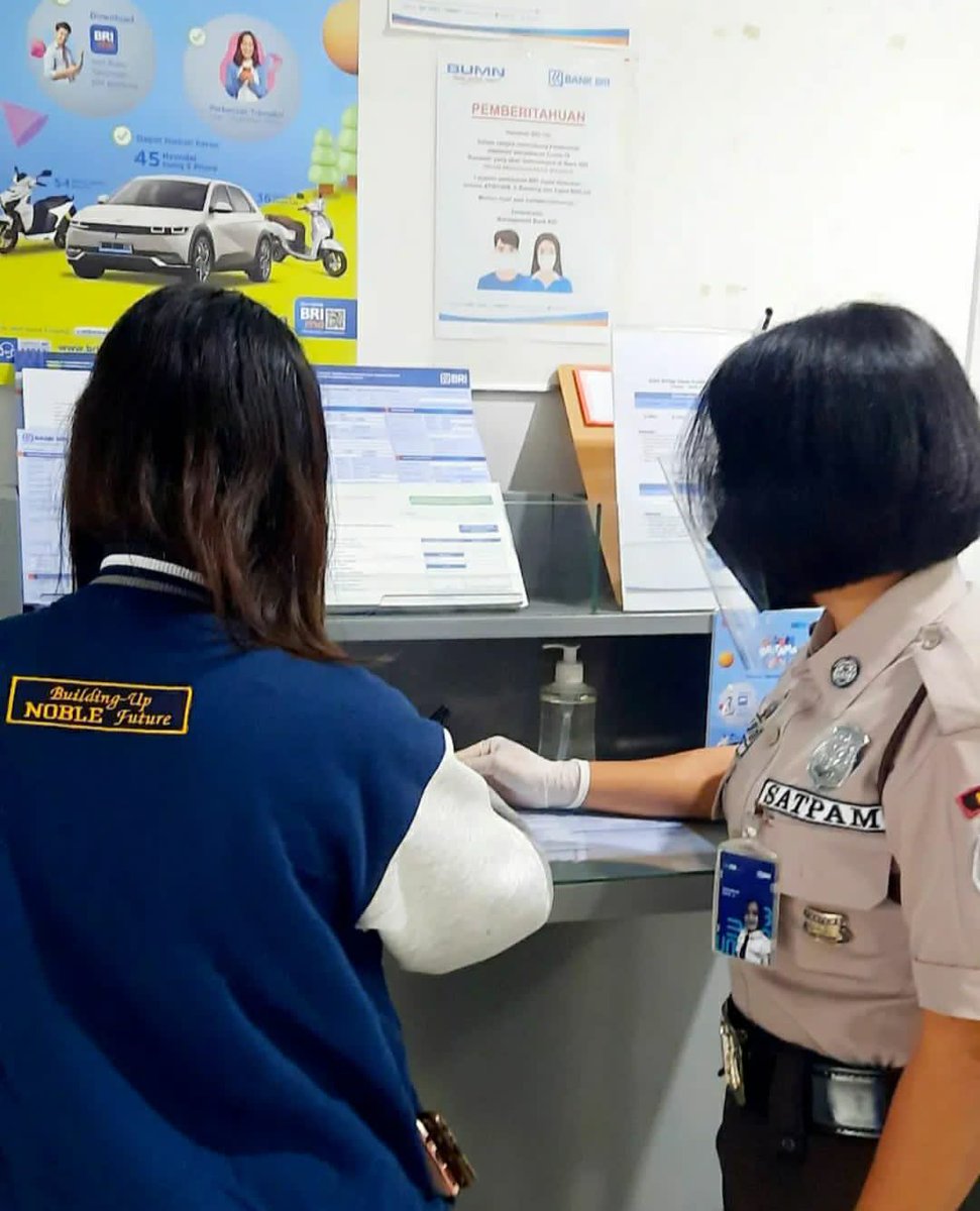 Satpam BRI Pemberani dan Melayani dengan Setulus Hati 💙 
#SatpamBRISigap
#ROBRIMalang
#BRIKancaMalangSutoyo