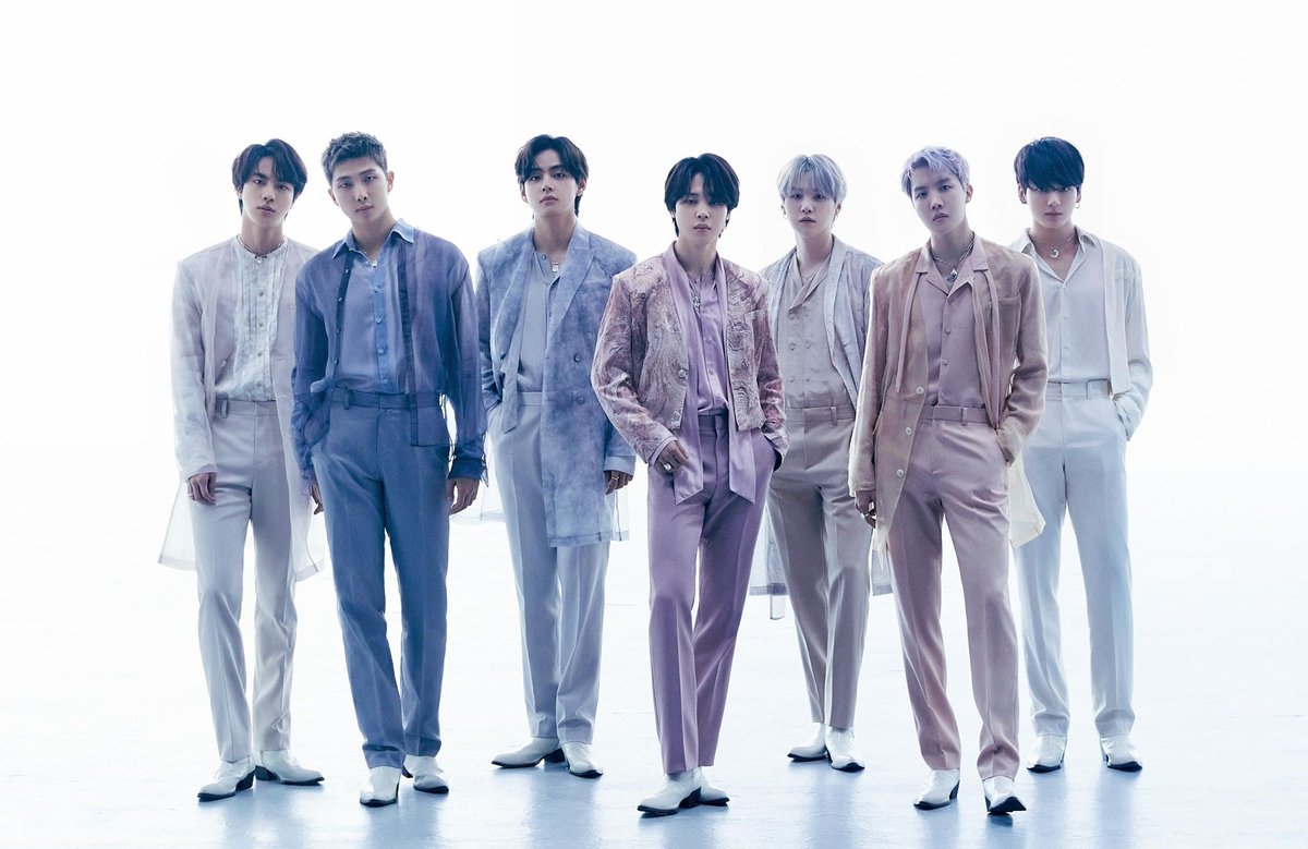 beyondtheshirt's tweet photo. #BTS_Proof 🖤🤍 https://t.co/AQCeZYWUsr