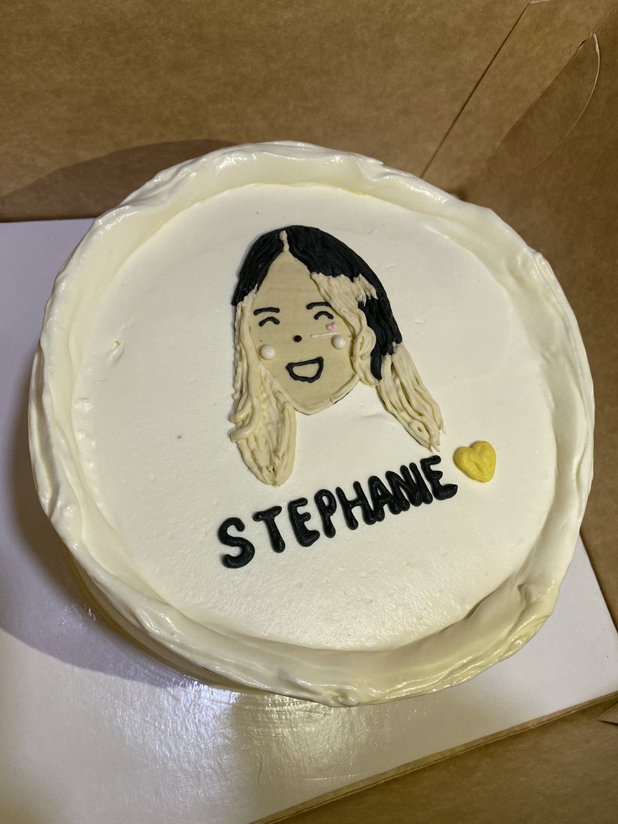stepphaniejordn's tweet photo. salamat DIN po sa mga dustphan and solid supporters, this is all so overwhelming and i haven’t even processed any of this yet. i never thought my face would ever be on a cake so…WOW. godbless you all AND I LOVE YOU ALL SO MUCH!!!!

#pbbstephanie #stephaniejordan #dustphan https://t.co/KZfZKCZdm2