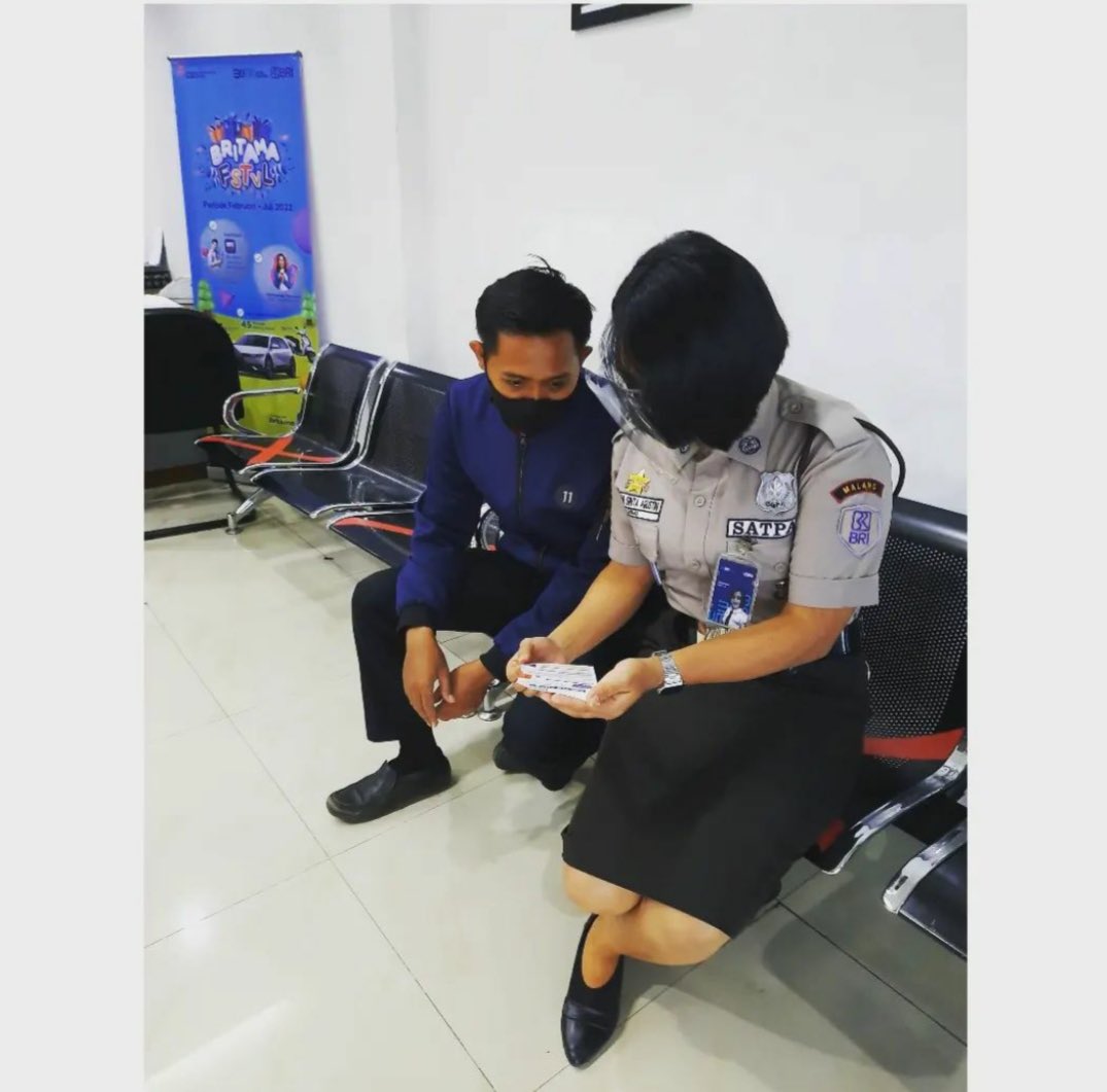 Satpam BRI Pemberani dan Melayani dengan Setulus Hati 💙 
#SatpamBRISigap
#ROBRIMalang
#BRIKancaMalangSutoyo