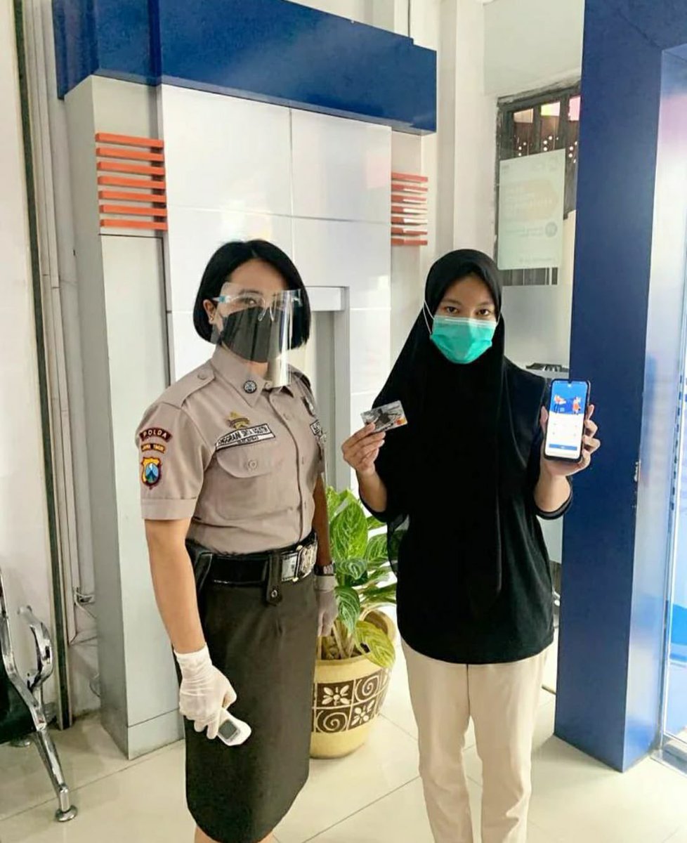 Satpam BRI Pemberani dan Melayani dengan Setulus Hati 💙 
#SatpamBRISigap
#ROBRIMalang
#BRIKancaMalangSutoyo