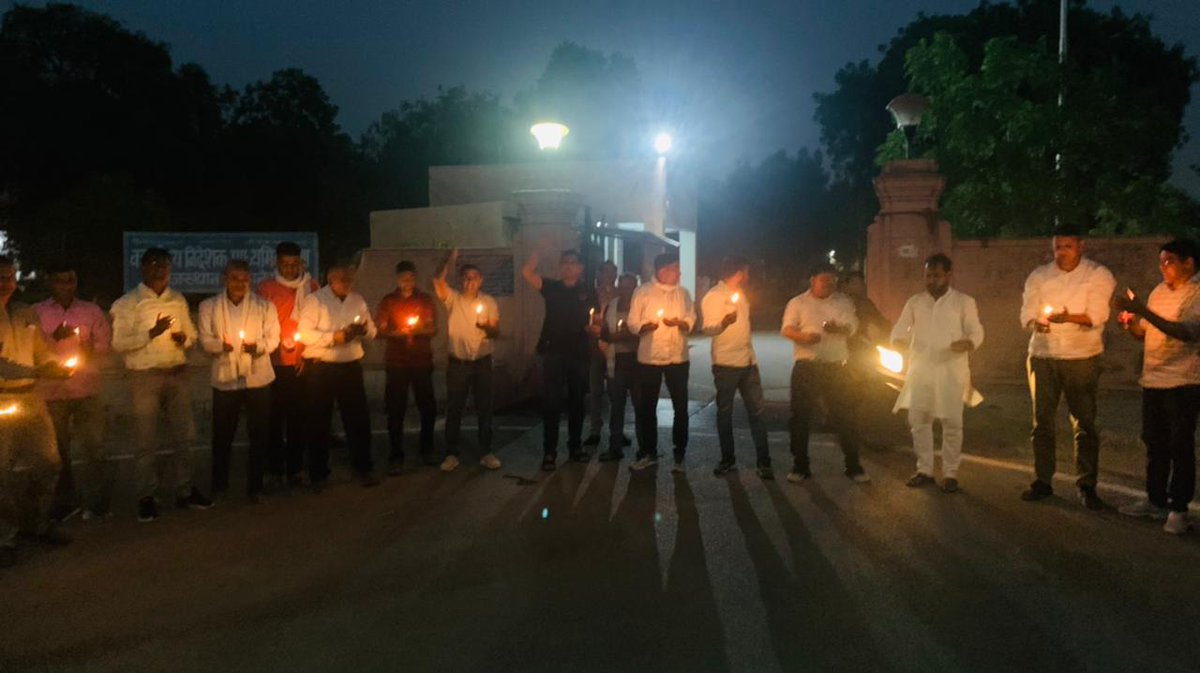 #बीकानेर
अनिवार्य विषय व्याख्याता पद सृजन, वरिष्ठता विलोपन सहित विभिन्न मांगों को लेकर रेस्टा का धरना सातवें दिन भी जारी,प्रदेश अध्यक्ष <a href="/BheruramChoudh1/">BHERU RAM CHOUDHARY</a> के नेतृत्व में 
<a href="/manojnaliya6/">Manoj Naliya🇮🇳</a> <a href="/DrBDKallaINC/">Dr. Bulaki Das Kalla</a> <a href="/ashokgehlot51/">Ashok Gehlot</a> <a href="/RajGovOfficial/">Government of Rajasthan</a>