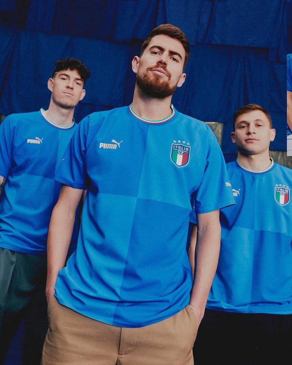 boladeiros's tweet photo. Nova camisa da Itália!🇮🇹
O que você achou?
Olha…

É a última temporada da seleção italiana com a Puma.
A Adidas assumirá o uniforme da Azurra.
#italia https://t.co/WYd6WmKRbK