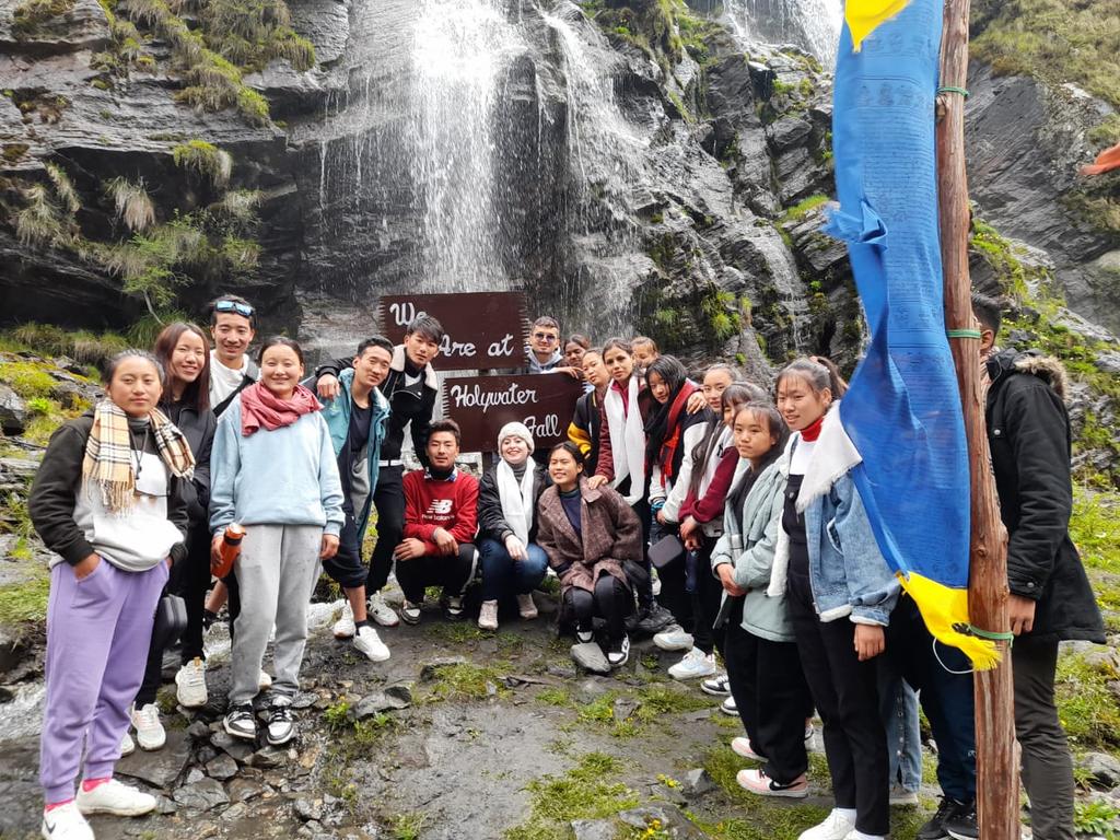 Anumeet43608994's tweet photo. #holywaterfall

Privileged to be part of serenity, mystical and magical CHUMIG GYATSE WATERFALL also know as #holywaterfall,  part of adventurous track with kids of Manjushree Vidyapith https://t.co/5zgUuUFyQP
