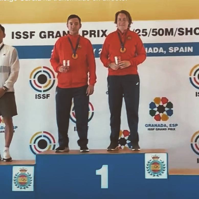 MujeryDeporte_'s tweet photo. Enhorabuena @picalvis por ese ORO en el Gran Premio Internacional de Skeet Mixto. Junto a JM Mielgo @ISSF_Shooting #TiroOlimpico https://t.co/0P8utr7gzG