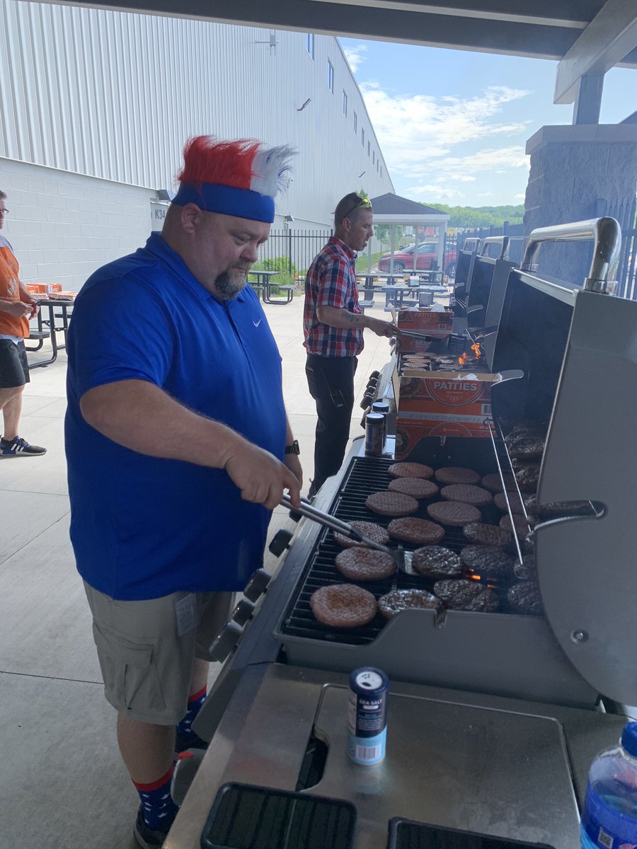 Mer_MPolanco's tweet photo. RLC 8618 ♻️ Memorial Day Cookout 🍔🌭🇺🇸 https://t.co/RZZdjfaehc