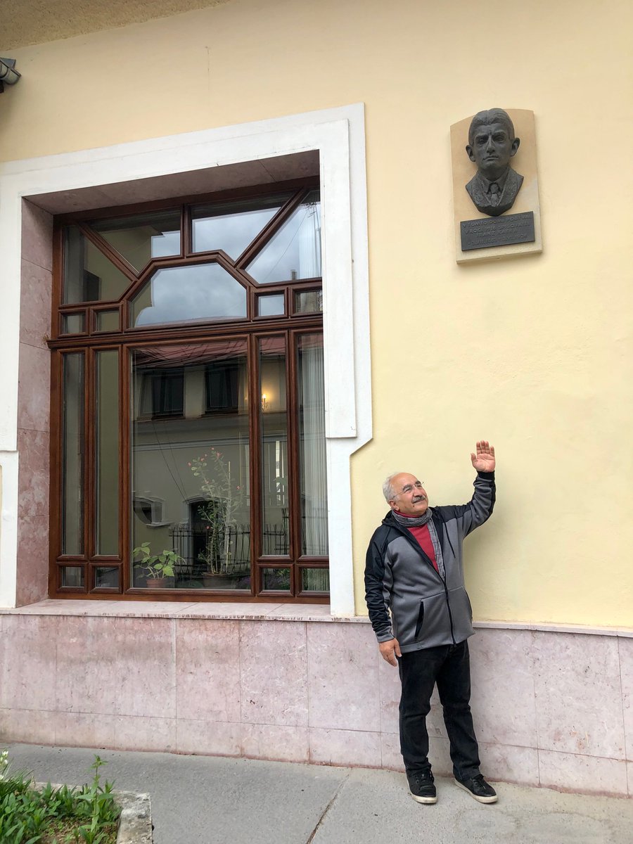 F.Fafka û ez li bajerê navdar Marienbad ê de di aynî malêde mane,ew sala 1916 ez 1971/1972.Şikr ji xwedê re.