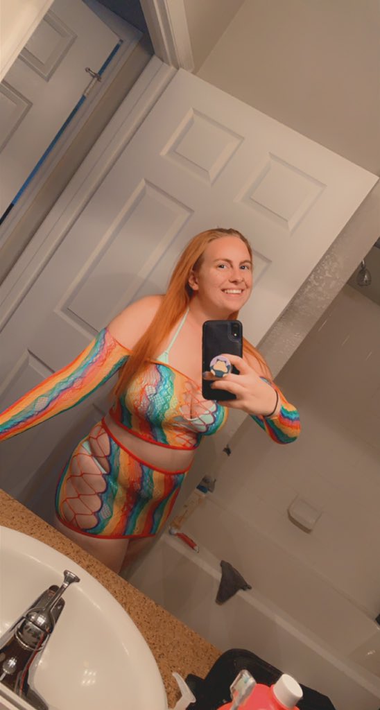 MollyLuv270's tweet photo. #loveislove and I’m LOVING my ass in this outfit https://t.co/mzUpqTGy7j #onlyfansbaby #onlyfans #onlyfansgirl 😘 https://t.co/OV51jpvvCh