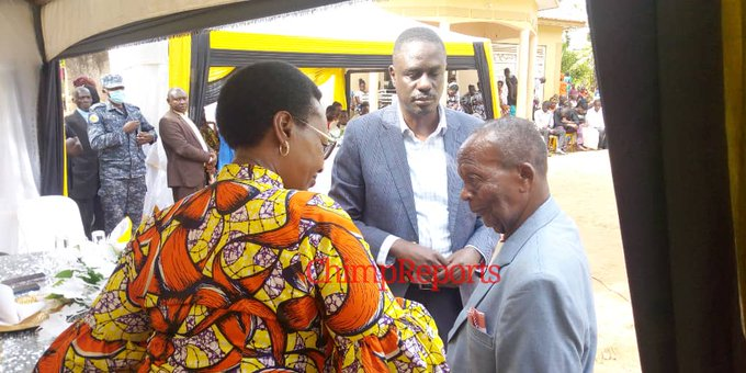 ChimpReports's tweet photo. Minister Alice Kaboyo Tells Veterans to Form Family- Based Saccos to Get Cash Support
#ChimpReportsNews @OPMUganda @KaboyoAlice #Uganda #News
https://t.co/czZyK37dQt https://t.co/pcMG5yofkk