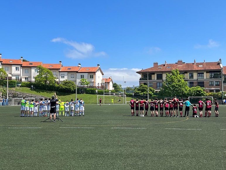 El equipo Infantil Honor, tras realizar una temporada muy buena, disputaron este fin de semana la “final four” de la categoría. La suerte no les sonrió, el sábado perdieron a penaltis contra la Real Sociedad, y el domingo, 2-1 contra el Eibar en la lucha por el 3º y 4º puesto.