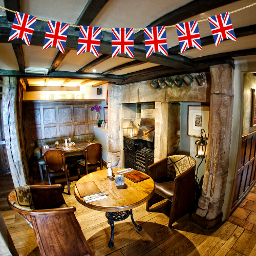 Celebrate 70 years of Her Majesty Queen Elizabeth II with <a href="/Pheasant_Inn/">The Pheasant Inn</a> patriotic selection of Platinum Jubilee menu specials!
Championing the Best of British &amp; taking inspiration from some of the Queen’s favourites with a  menu fit for royalty! 🇬🇧 
tastecheshire.com/places-to-eat/…