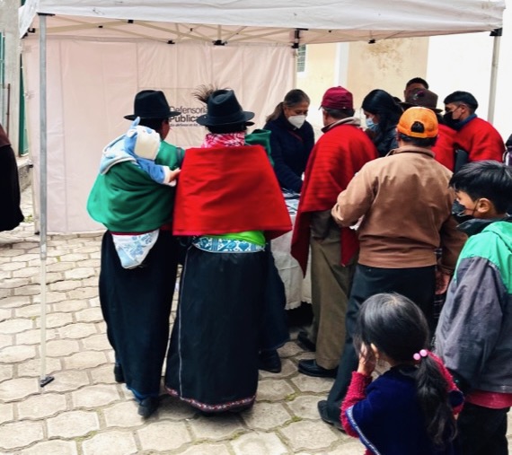 DefPublicaEC's tweet photo. La @DefPublicaEC de #Chimborazo dictó una charla a los habitantes de la parroquia #Pulucate, cantón #Colta, sobre prevención de abuso sexual y maltrato infantil. También, con autoridades del GAD parroquial de #Columbe, articuló atenciones legales gratuitas a sus moradores. https://t.co/G1jSLvSIoT