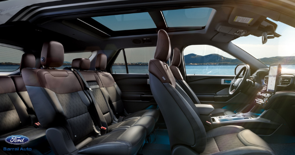 BarralAutoFord's tweet photo. 😳 Con este interior si que es viajar con clase y elegancia. Por no hablar de lo cómodo que tiene que ser viajar con tanto espacio y confort. ´
Interiores como el del Ford Explorer ST-Line nos encantan 😍
#fordexplorer #fordstline #fordexplorerstline https://t.co/raTRgIyf5j