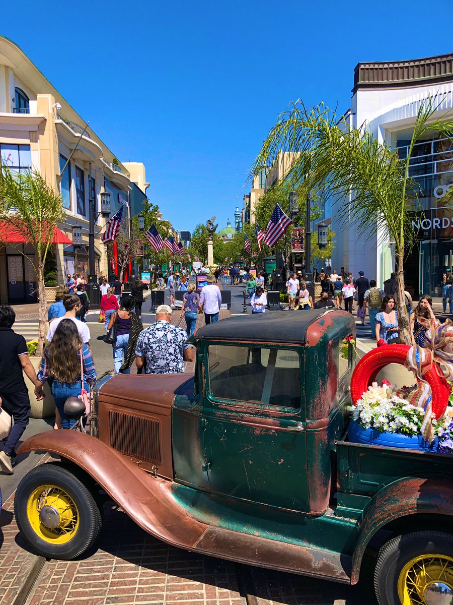 Daniel_TOPDJ's tweet photo. How about a nice-chill-laidback  afternoon walk at the Grove? :) https://t.co/0cSW8zgU7o