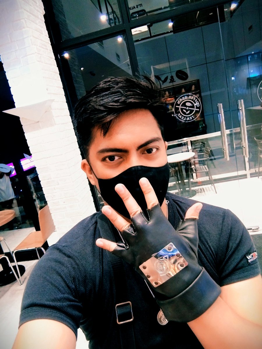 mcneilamandy's tweet image. Paalis na. So ganito nalang ang hand gesture ko ano? #KonohaGloves #HiddenLeaf