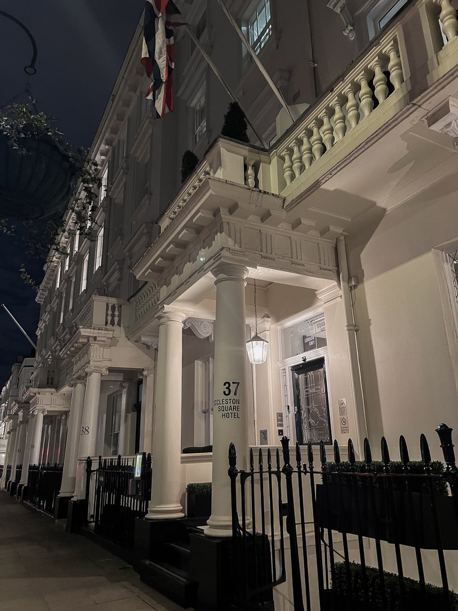 After dark at Eccleston Square Hotel. 🌙 

#EcclestonSquareHotel #LondonHotel #LifestyleHote