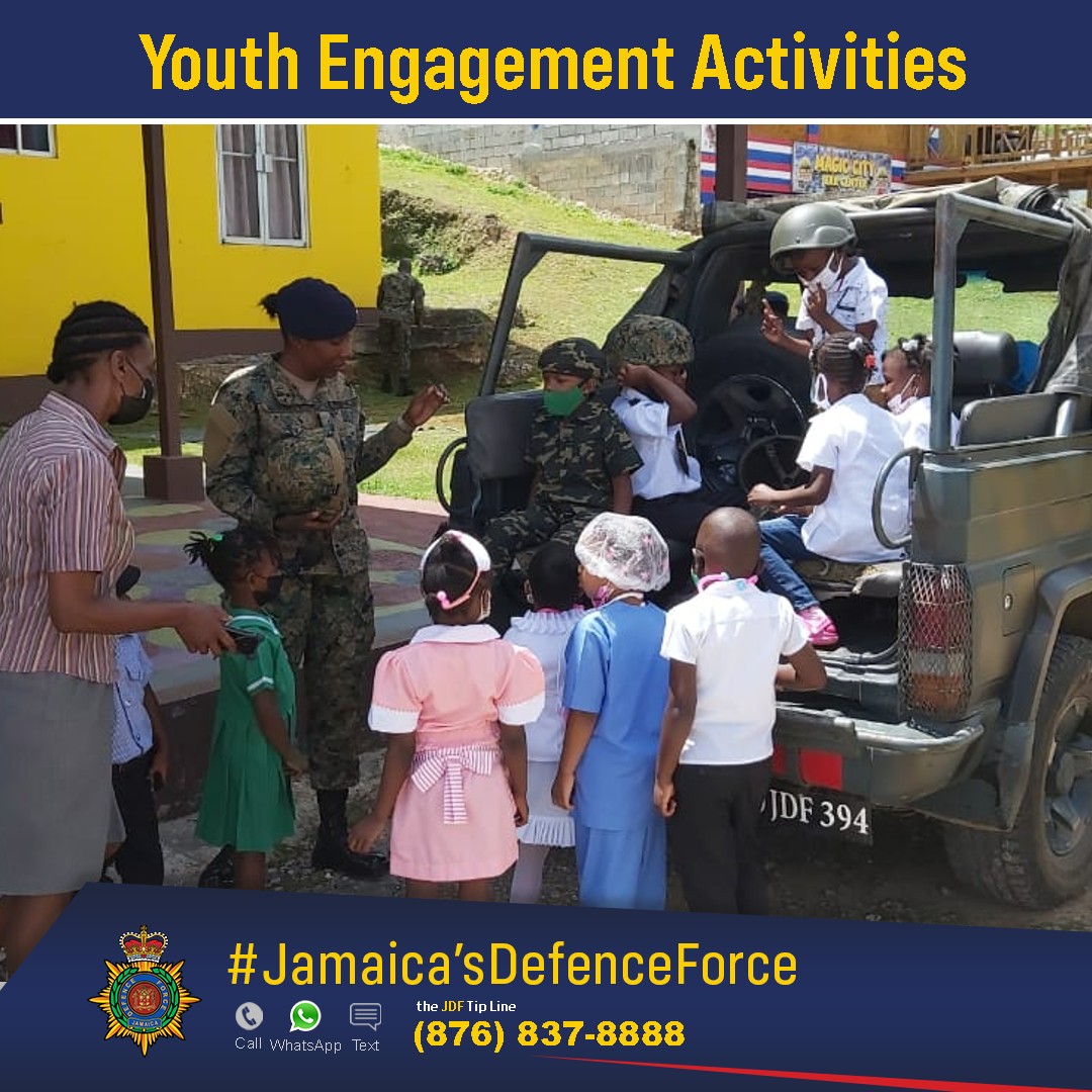 JDFSoldier's tweet photo. The CMLT of 4 JR has been actively engaging the youth in their areas.
These activities are a strategic part of the Force's continued push to help in our long-term goal of changing the culture of violence.
#JamaicasDefenceForce
#JDFStrong #JDFSoldier
#YouthEngagement https://t.co/DcCj9Qjy3J