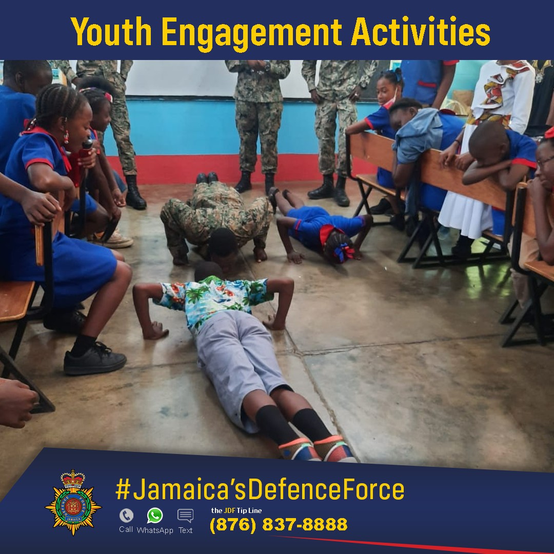 JDFSoldier's tweet photo. The CMLT of 4 JR has been actively engaging the youth in their areas.
These activities are a strategic part of the Force's continued push to help in our long-term goal of changing the culture of violence.
#JamaicasDefenceForce
#JDFStrong #JDFSoldier
#YouthEngagement https://t.co/DcCj9Qjy3J