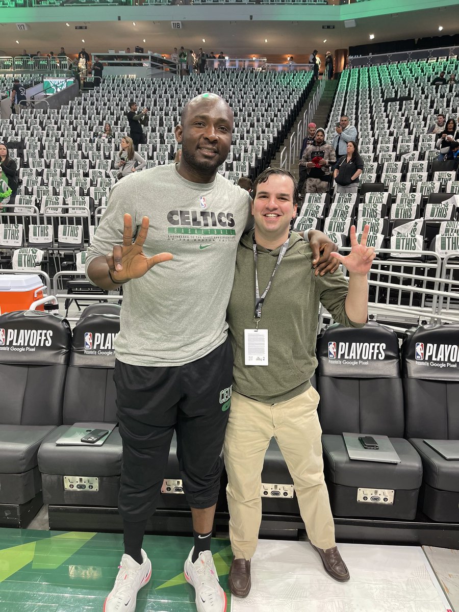 TheCameroonianZ's tweet photo. Félicitations au camerounais Steve Tchiengang Noubissie, Player Development Coach du @celtics, champions Conférence Est #NBA75 #NBAConferenceFinals

#Cameroon 🇨🇲
© : @StevieThunder33 https://t.co/Hr99YYTJ47