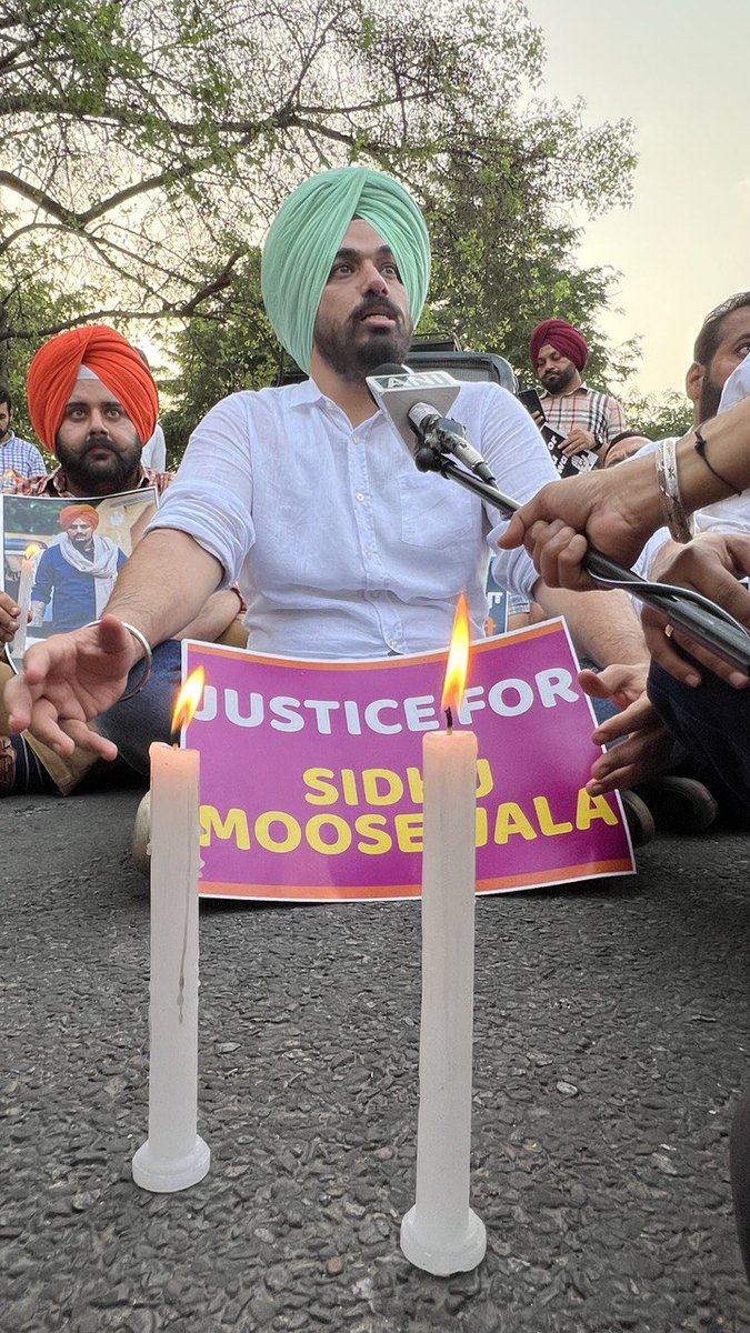 IYCPunjab's tweet photo. Today @IYCPunjab  and  @IYCChandigarh held candle march in Chandigarh in the memory of @iSidhuMooseWala. 
We demand justice for sidhu moosewala and person responsible should be behind the bars.
May the departed soul rest in peace.
@IYC 
@RajaBrar_INC 
@BB__Ashu 
@Allavaru https://t.co/mC7cmuGqRY
