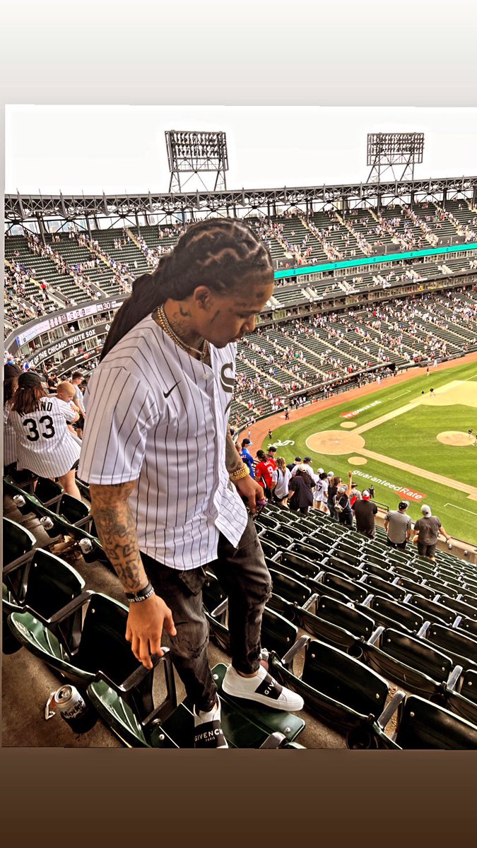 EBONEHOODRICH's tweet photo. I USE TO SERVE AROUND THE CORNER FROM WHERE THE WHITE SOX PLAY #Lowendbaby #Soxwin https://t.co/GkHfOlZ70c