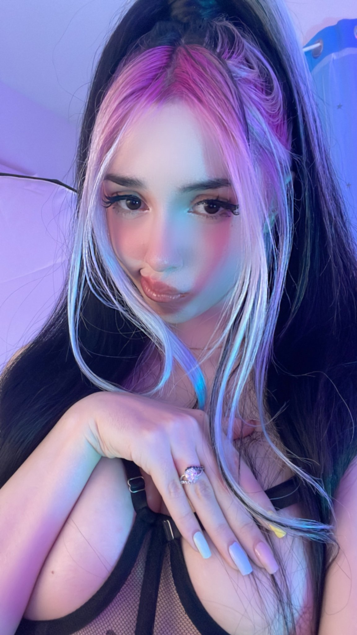 Alyri on Twitter: "manga and chill?💞 https://t.co/H62C70YJ32" / Twitter