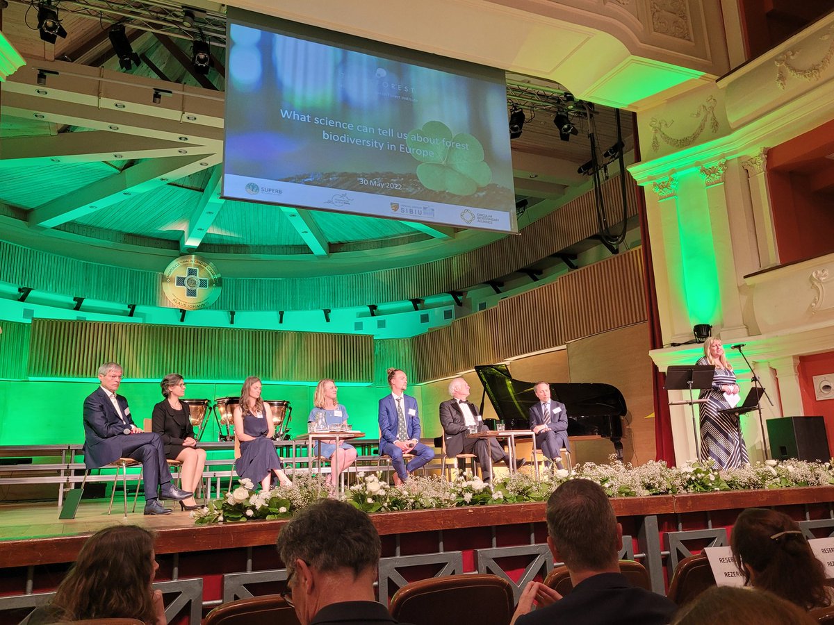 SUPERB_project's tweet photo. Today's #ThinkForest take-home messages by @HPuelzl:

1)#Biodiversity protection can be done in every forest - with society, forest owners &amp; managers on board
2) Conservation needs long-term perspectives beyond political cycles
3) Natural &amp; social sciences should join forces https://t.co/AAkAsPch2s