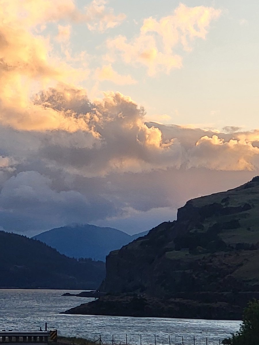 9LivesOfSandy's tweet photo. The Dalles, Oregon https://t.co/woBxnlQMub