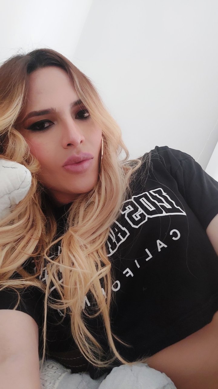 𝒱𝒶𝓁ℯ𝓇𝒾𝒶 🏳️⚧️ on Twitter "Aquí en mi cama queda un lugar para ti ️