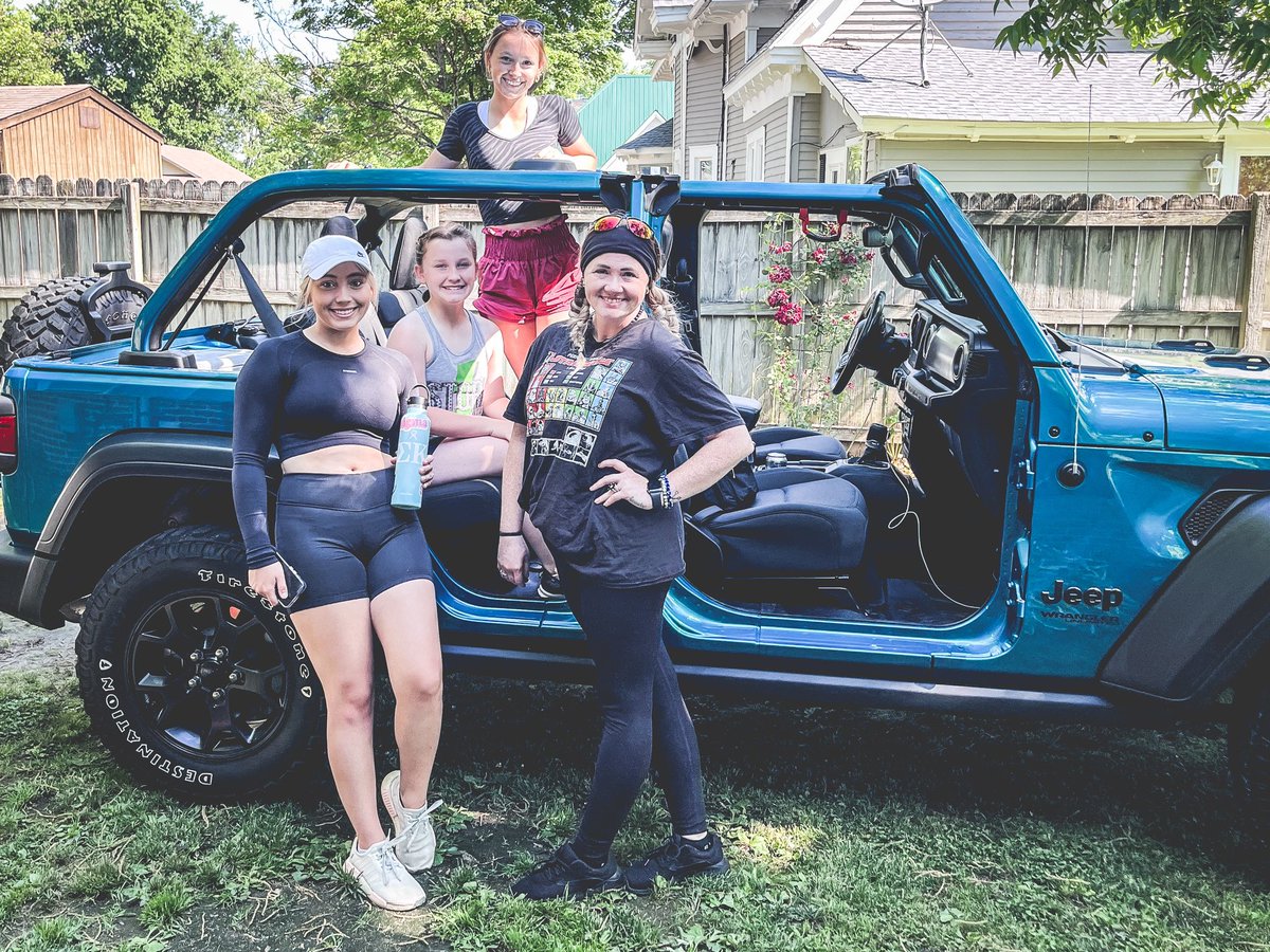 SaturnSun_Lynz's tweet image. Gone Jeepin! #chasingviews