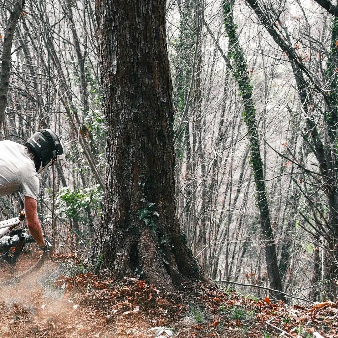 CLIFF wheels by Ursus: now you can dare.

Pics: @madwheelsasd 🇮🇹💪🏻

#ursuswheels #BeAGladiator #mtbenduro #enduro #enduromtb #outsideisfree #mtb #mtbwheels