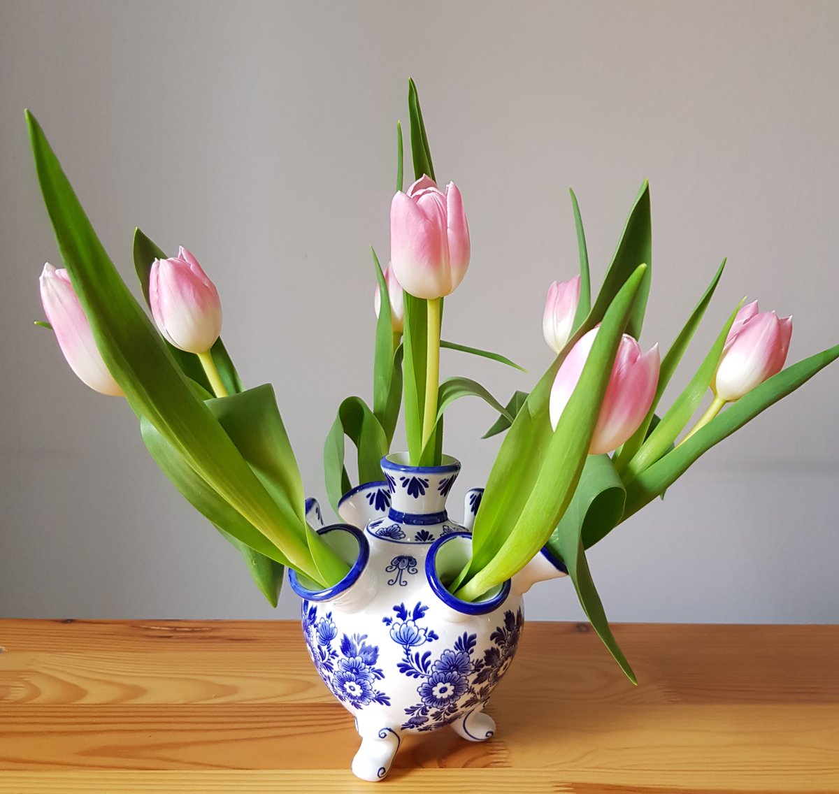 Tulpen – vor 400 Jahren selten und kostbar. In den Niederlanden erzielten sie Höchstpreise, bis es 1637 zur ersten Spekulationsblase der Wirtschaftsgeschichte kam; das Ende der Tulpenmanie!
#tulpenmanie #tulpen
👇
blog.smb.museum/tulpomanie-ein…
deutsche-digitale-bibliothek.de/item/SXXS7ZEIQ…
<a href="/AHildebrandt70/">Alex Hildebrandt</a>