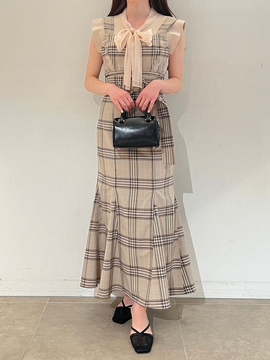 atelier_chan's tweet photo. SNIDELで選ぶ✨骨スト×クラシックの似合う服4選
■クラシックの特徴
・顔が整っている
・額、肩、ウエストが直線
・肩と骨盤にハリあり
・鳩胸
・バスト、腰の位置が高い
直線的なラインと端正な顔立ちが特徴で、知的かつ重厚感のある服がお似合いです☺身幅はジャストサイズがおすすめ。 https://t.co/ipYmKENAnr
