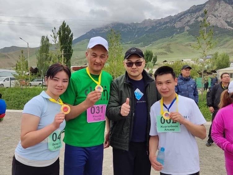 ucentralasia's tweet photo. Demilge Run in #Naryn 🤩

#UCA supported a marathon organised by the Mountain Societies Development Support Programme in collaboration with the #USAID. 

UCA staff also actively participated in the run. All the registration proceeds of the event have been donated to charity. https://t.co/xG8ka5ugWZ