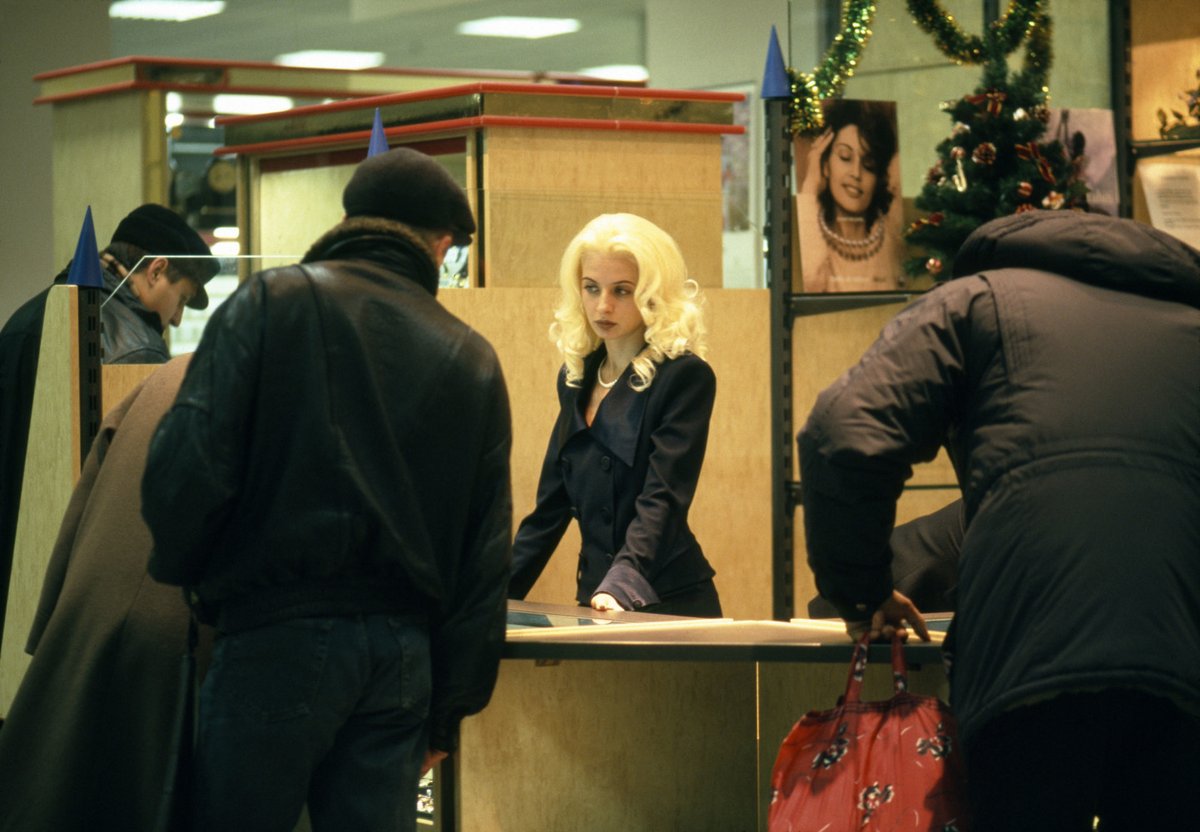 EstudiosVisuale's tweet photo. Shop at GUM Central Department Store
Moscow, Russia. 1997

by Gueorgui Pinkhassov

#photography #GueorguiPinkhassov #streetphotography #contemporaryart https://t.co/Q7VbAbdMqe