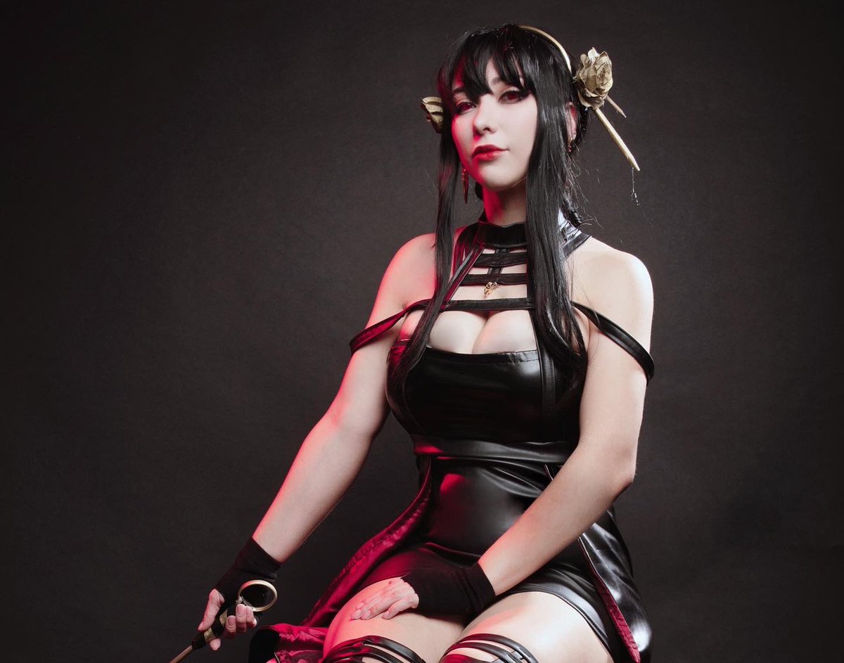 JennRobinEvans's tweet photo. Yor Forger Cosplay. 
Me ayudas a darle RT? Si llegamos a 200 les pongo otra foto! https://t.co/h32t7cFJu0