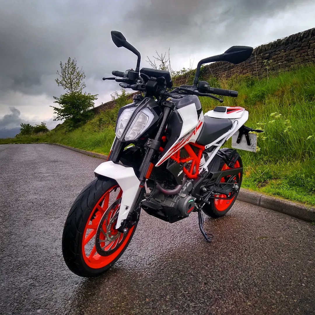 BikerLardy's tweet photo. Brilliant time on #snakepass with the #duke390. Even the rain 🌧️couldn't stop the corner eating.
.
.
.
.
#ktm #ktmduke #ktmduke390 #390duke #duke390 #orange #getduked #readytorace #ktmpowerparts #bikelife #motorbike #motorcycle #instamoto #bikestagram #biker #teaminstaduke #A57 https://t.co/5EeC6jEdfO