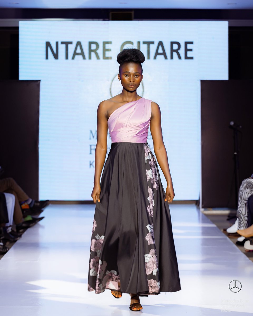 Music meets Fashion <a href="/mbfwkigali/">Mercedes-Benz Fashion Week Kigali</a>
Emerging Rwandan designers runway shows

Designer: @ntaregitare 
MakeUp Director: @nallahsangare 
MakeUp Artists: @trendy_shadow @thalissa_makeover 
Hairstylist: @gianiislayy 
📷: @MarlonMuhizi  <a href="/dave4tography/">Fotogarafe</a> <a href="/arseneftt/">Arsène</a>  
🎵<a href="/MikeKayihura/">Mike Kayihura</a>