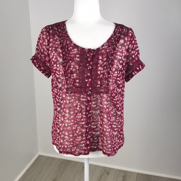 Elleness_'s tweet photo. So good I had to share! Check out all the items I'm loving on @Poshmarkapp #poshmark #fashion #style #shopmycloset #universal #americaneagleoutfitters #entro: https://t.co/PEwHLIJAF7 https://t.co/hMJclQNSVe
