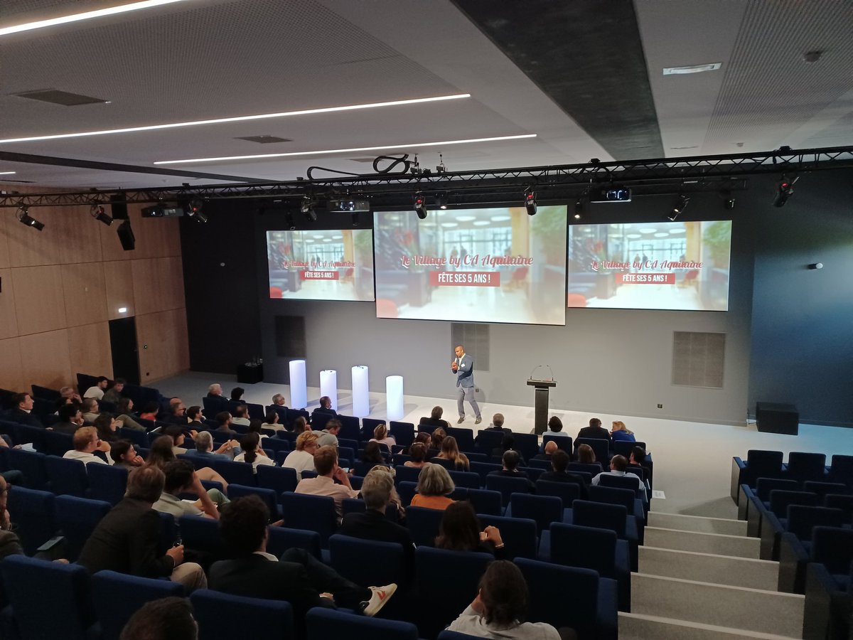 CAAquitaine's tweet photo. Anniversaire du @VillageAquitain : @CharlesRanguin maire de l'accélérateur Bordelais lance la soirée. https://t.co/tRo3rjPa0K