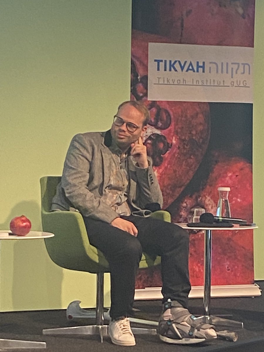 TikvahInstitut's tweet photo. Im Kulturausschuss sitzt @helgelindh. Er will das Jiddische, das für ihn ein Teil der deutschen Kultur &amp; Literatur ist, als Minderheitensprache fördern. https://t.co/Gi2w4RiAim