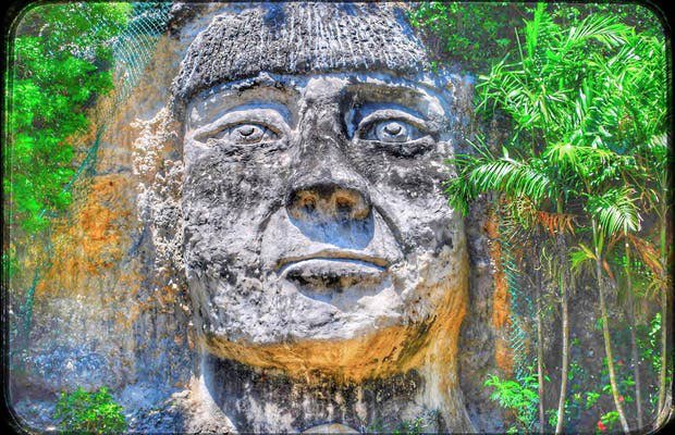 เพิ่งดูฆีบาโรจบ เห็นว่าเซ็ตติ้งมันคือปวยร์โต ริโกเลยไปลองหาข้อมูลเล่นๆ ดู ไซเรนหน้าเหมือนรูปปั้นชนพื้นเมืองในอิซาเบลาเลยอะ เรื่องทหารกับไซเรนนี่เลยมองว่าเป็นเรื่องของการล่าอาณานิคม ทหารคือสเปน ไซเรนคือคนพื้นเมือง ตอนที่กระชากเครื่องประดับนี่ไร้หัวใจเหมือนเจ้าอาณานิคมสุด