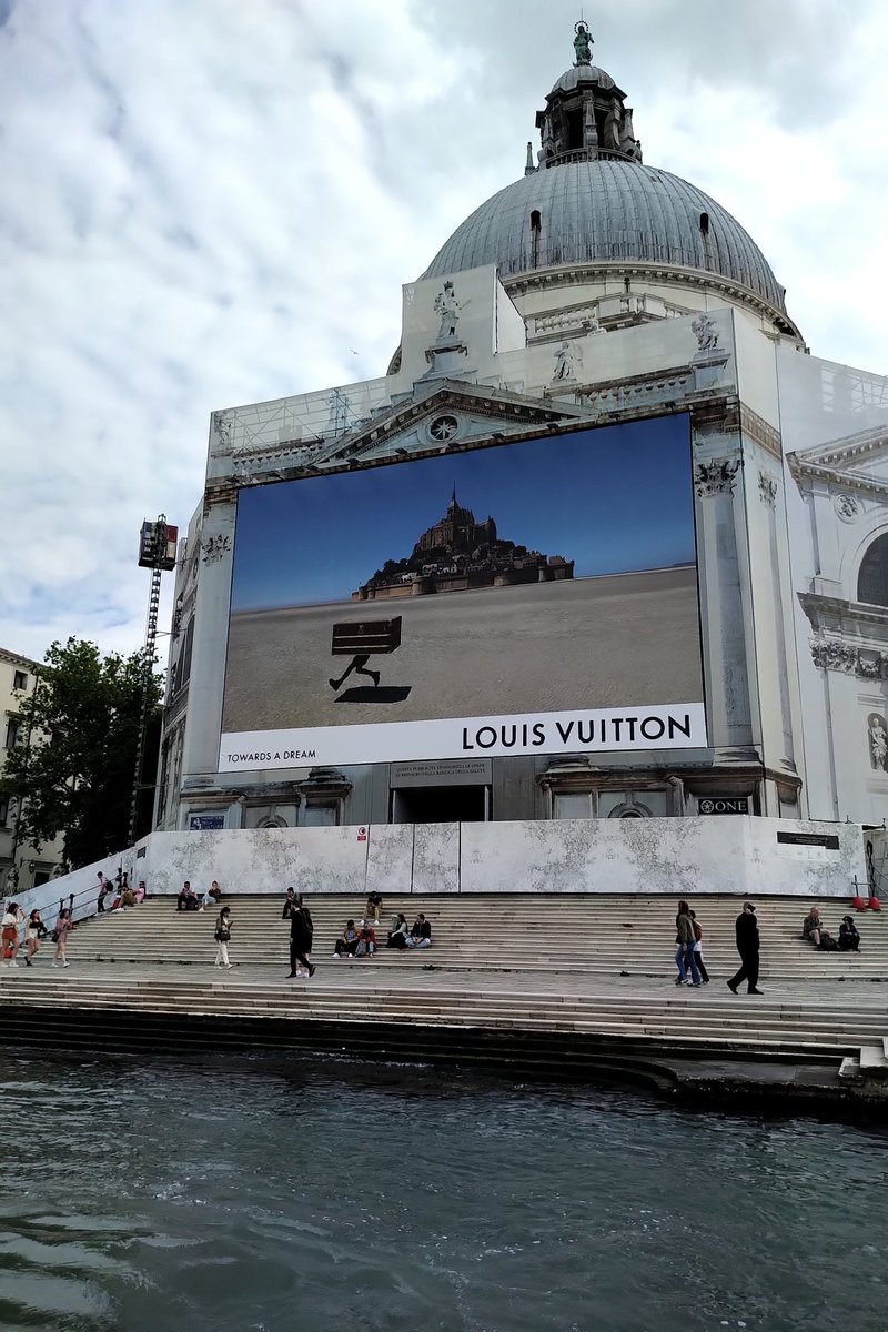 MartinWBC's tweet photo. This is the magnificent Salute church in Venice as I never wished to see it. Are LV actually paying for restoration or just paying for an advertising hoarding? @VeniceinPeril @LuigiBrugnaro @IveserVenezia @david_hewson @PGJonesVenice @GregoryDowling1 https://t.co/eS1ABbwg9u
