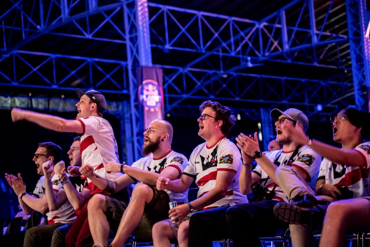 Was für ein unvergessliches Wochenende auf der <a href="/redbullAustria/">Red Bull Austria</a> pLANet one. Sowohl unsere Community als auch unsere Nachwuchs &amp; Main Teams haben gezeigt was sie können. Zusätzlich konnte ich den 1. Platz in der Einzelwertung ergattern. Danke für das geile Event. #JoinTheForce👑