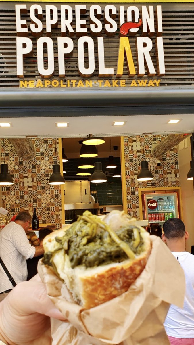 Lo street food di Espressioni Popolari nel centro di Napoli dlvr.it/SRKCtC