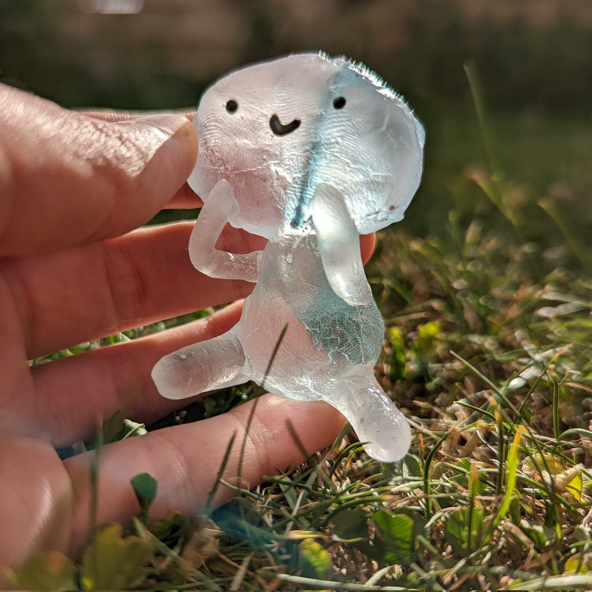 EbibiGlass's tweet photo. ✨ tirage au sort ✨

Encore un pauvre kodama qui a perdu son pic de cucul. Il tient cependant très bien sur ses fesses et cherche une plante à garder

RT + Follow pour tentez votre chance

Tirage Jeudi 2 Juin à midi https://t.co/woLmbUzlsG