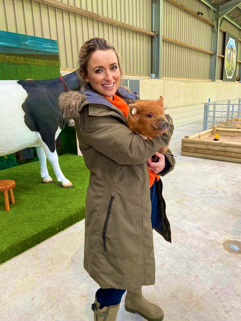 annemcalp's tweet image. Thanks for having me… @FarmStopABZ 🎥 🐖 🐐 🐑 #BBCLandward