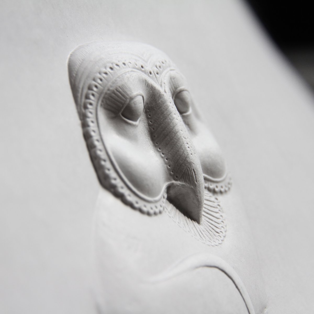 creanog's tweet photo. Bestiaire Créanog - Extrait n°2
Gaufrage à sec (gravure manuelle) mettant à l'honneur la chouette, dans un jeu de reliefs poussant à l'extrême les limites du papier.
#creanog #embossedpaper #paper #print #creanogparis #laurentnogues #art #papier https://t.co/E3IuYGGQSF