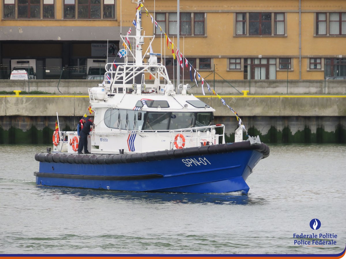 federalepolitie's tweet photo. Meter Delfine Persoon doopte vandaag in Oostende het nieuwe patrouillevaartuig SPN-01 voor de Scheepvaartpolitie. Het vaartuig werd aangekocht door @agentschapMDK en staat 24/7 ter beschikking om uit te varen op de Noordzee. #Scheepvaartpolitie #MDKinbeeld https://t.co/GUDE8S2VF3