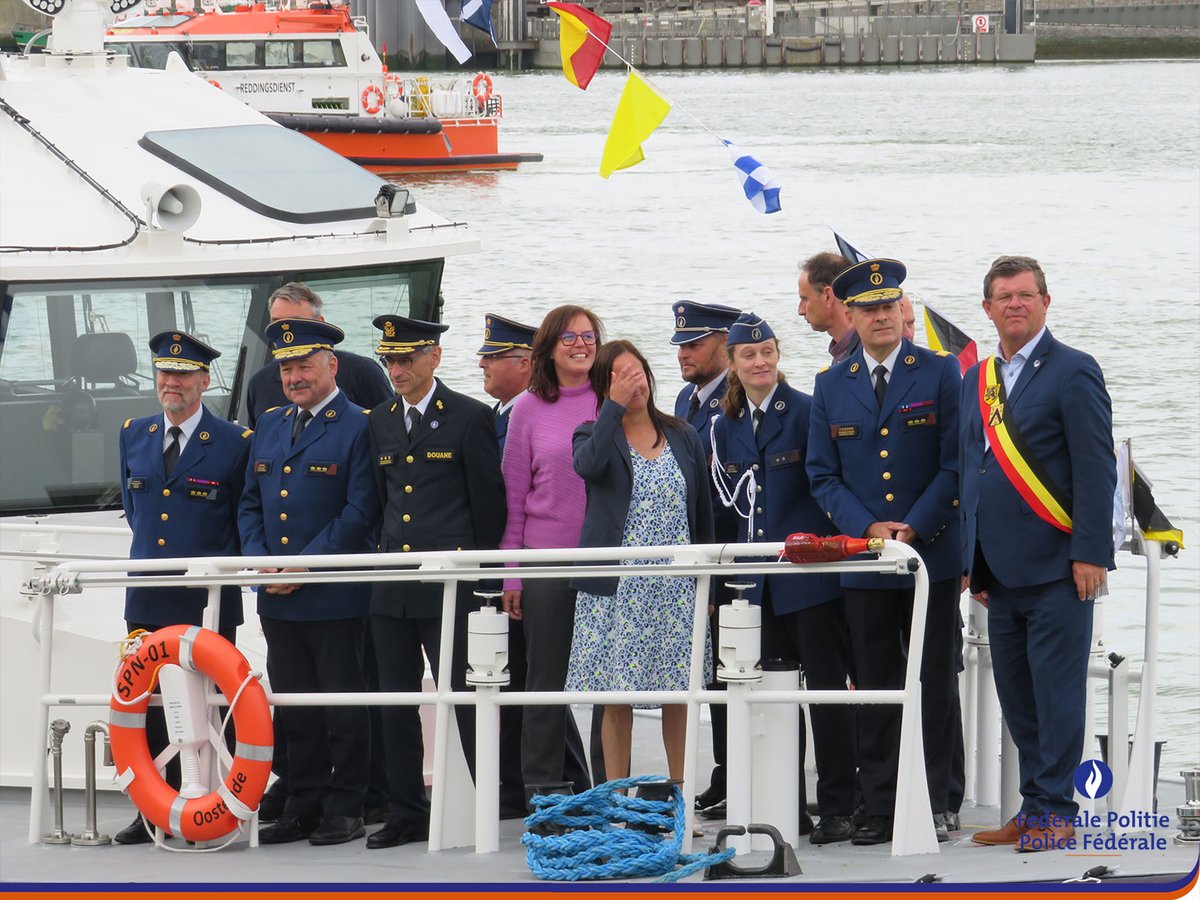 federalepolitie's tweet photo. Meter Delfine Persoon doopte vandaag in Oostende het nieuwe patrouillevaartuig SPN-01 voor de Scheepvaartpolitie. Het vaartuig werd aangekocht door @agentschapMDK en staat 24/7 ter beschikking om uit te varen op de Noordzee. #Scheepvaartpolitie #MDKinbeeld https://t.co/GUDE8S2VF3